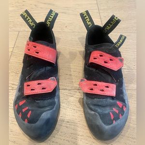 Tarantula Climbing shoes - size 5